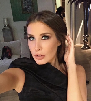 Молодая мама Кети Топурия показал фото в ультра-мини