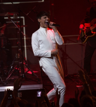 Опьяненные талантом: Alekseev взорвал публику своим первым альбомом