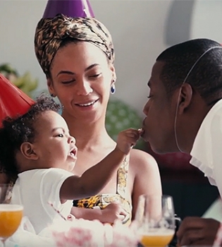 Невероятно трогательно: в новом клипе Бейонсе показала раритетные семейные видео