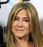 Дженнифер Энистон сравнила современную жизнь с сериалом &quot;Друзья&quot;: &quot;Мы не жили с телефонами в руках&quot;