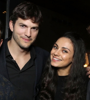 Мила Кунис родила Эштону Катчеру второго ребенка