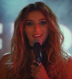 Регина Тодоренко сняла новый жаркий клип