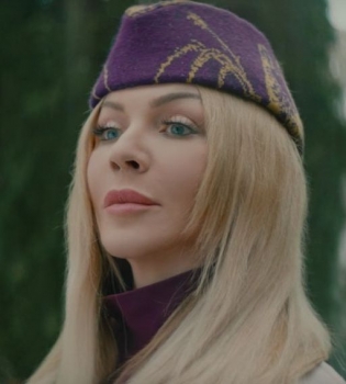 Ирина Билык в новом клипе Волшебники