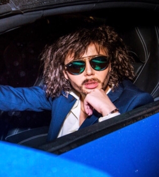 Алина Гросу сменила пол для нового клипа