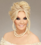 51-летняя Таисия Повалий вышла в свет с глубоким декольте