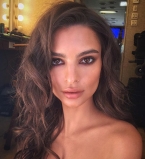 Горячо: самые откровенные фото сексуальной Эмили Ратаковски