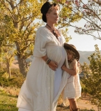 Беременная на последних месяцах Пинк продемонстрировала большой живот