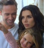 Анна Седокова и ее новый парень снялись в любовном видео