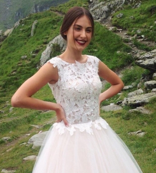 Алена Лесык в свадебном платье