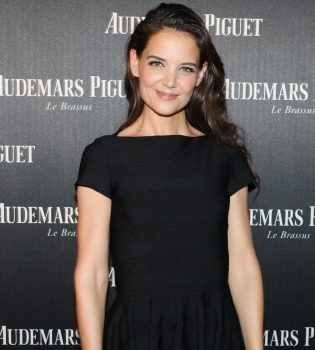 Кэти Холмс кардинально сменила прическу