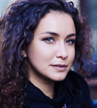 Анетти Жернова продемонстрировала стройную фигуру в купальнике