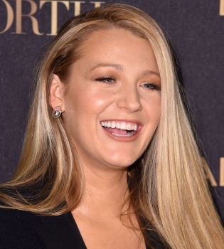 Цели на 2017 год: Блейк Лайвли пообещала поклонникам влезть в новом году в старые джинсы