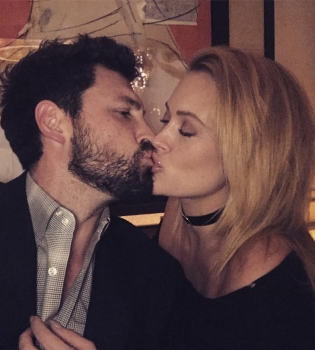 Беременная жена Максима Чмерковского публично призналась ему в любви