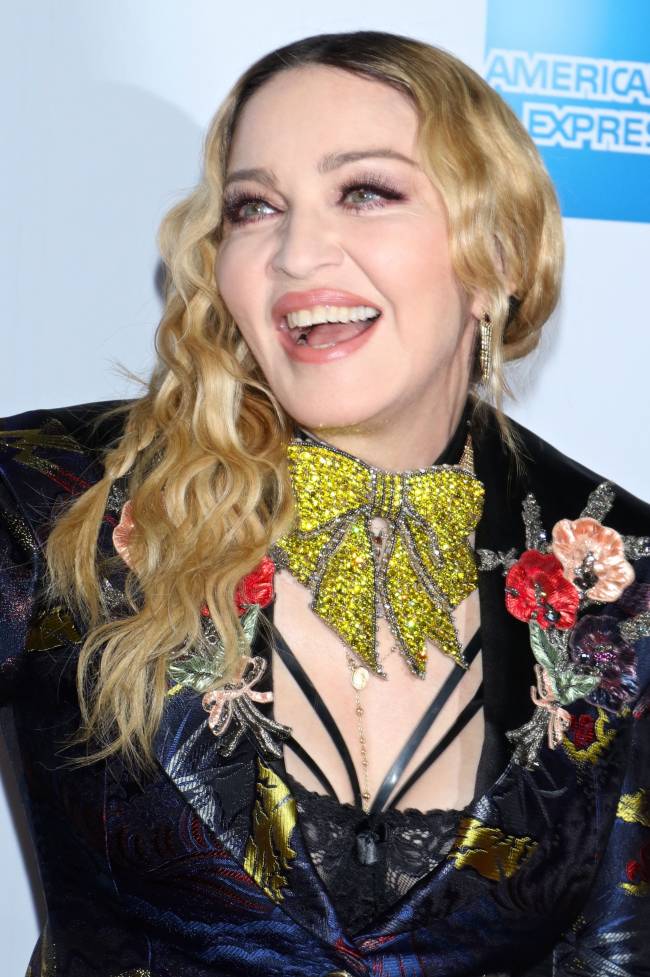 Мадонна обескуражила публику нелепым нарядом