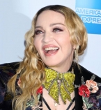 Мадонна обескуражила публику нелепым нарядом