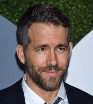 Райан Рейнольдс трогательно рассказал о дочерях: &quot;Они очень похожи друг на друга&quot;