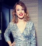 Сияющая красота: молодая мама Ксения Собчак покорила публику в роскошном платье Roseville