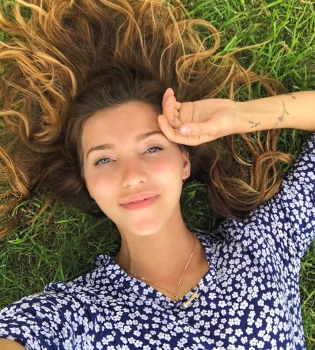 Регина Тодоренко снялась без нижнего белья