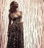 Видео: молодая мама Ксения Собчак исполнила зажигательный танец в соблазнительном платье