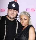 Возлюбленная брата Ким Кардашьян публично опозорила и бросила его через месяц после рождения дочери