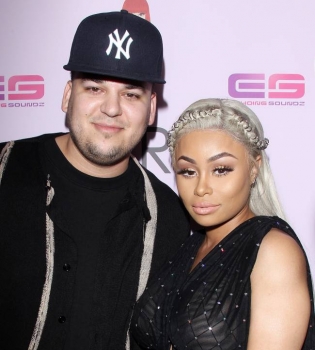 Возлюбленная брата Ким Кардашьян публично опозорила и бросила его через месяц после рождения дочери