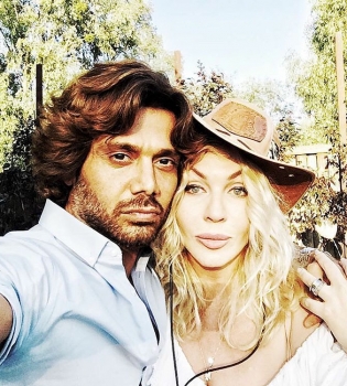 Муж Ирины Билык самостоятельно постриг сына в его первый день рождения