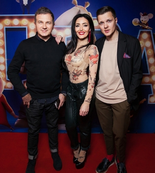 Юрий Горбунов пришел на премьеру мультфильма Пой