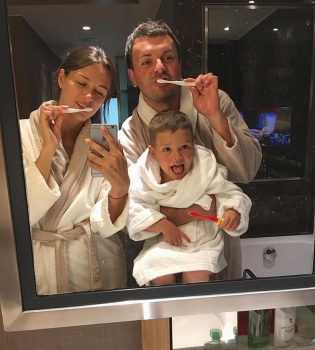 Григорий Решетник с семьей