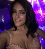 Молодая мама Маша Собко продемонстрировала осиную талию в миниатюрном платье