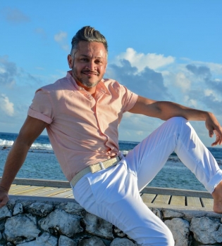 Эктор Хименес-Браво на отдыхе