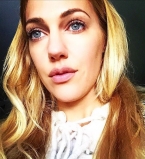 Мерьем Узерли рассказала, как ее изменило появление дочери