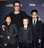 Старший сын Анджелины Джоли грозится обнародовать видео ссор своих родителей