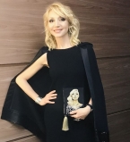 Кристина Орбакайте покоряет стильным нарядом на новогоднем концерте