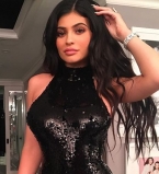 Женщина-кошка: сексуальная Кайли Дженнер показала идеальные формы в облегающем наряде