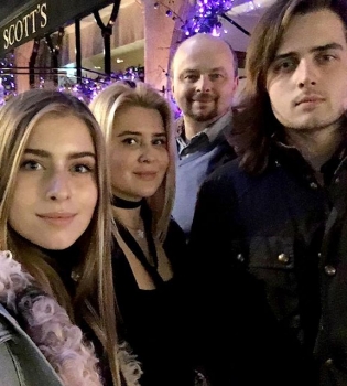 Семья Софии Ротару отметила католическое Рождество в Англии