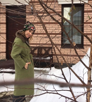 Перестарались: Ксения Собчак и Максим Виторган поставили огромную елку для малышки-сына