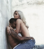 Обнаженная Кайли Дженнер снялась в провокационном видео с бойфрендом