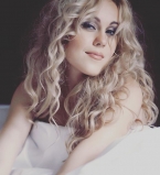 Привет из детства: Alyosha поделилась умилительным детским фото с Дедом Морозом и трогательными воспоминаниями