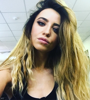 Надежда Дорофеева на съемках нового клипа