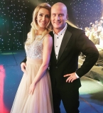 Жена Вячеслава узелков появилась в финале шоу "Зважені та щасливі-6" в нежном образе