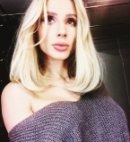 Навстречу приключения: Loboda показала в самолете лицо без макияжа