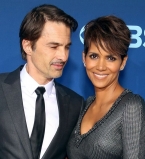 Официально: Холли Берри и Оливье Мартинес развелись