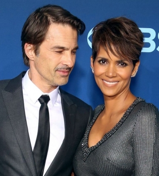 Официально: Холли Берри и Оливье Мартинес развелись