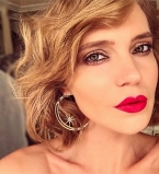 Поклонники раскритиковали Глюкозу за ее откровенное фото с оголенной грудью