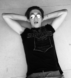 Безудержное веселье: Бруклин Бекхэм исполнил зажигательный танец в ночном клубе