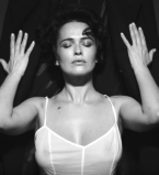 Даша Астафьева сменила имидж и снялась в смелом видео Алана Бадоева