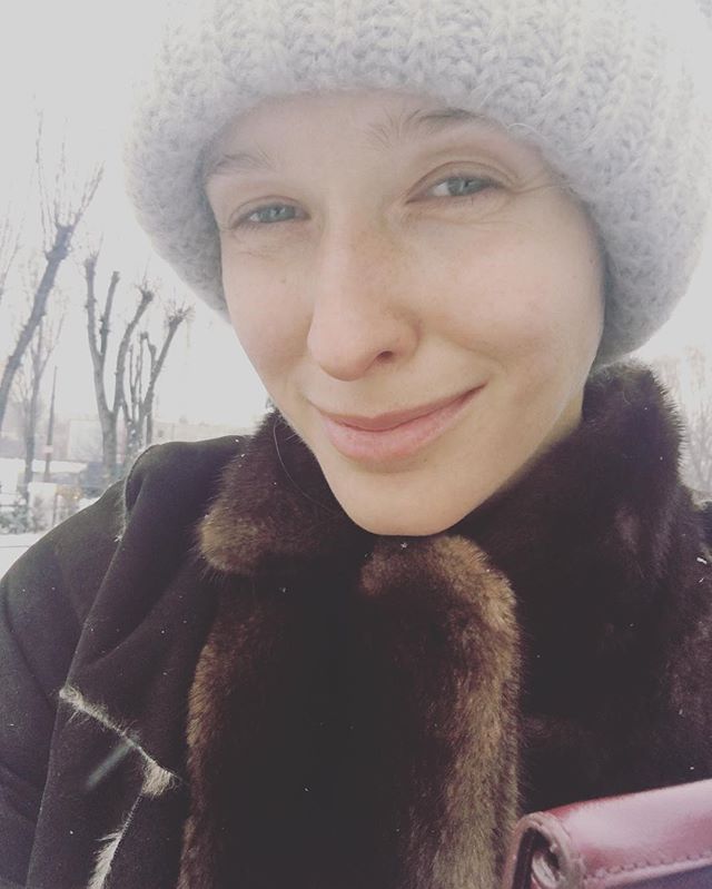 Зима на даче: беременная Катя Осадчая показала, как проводит выходные загородом