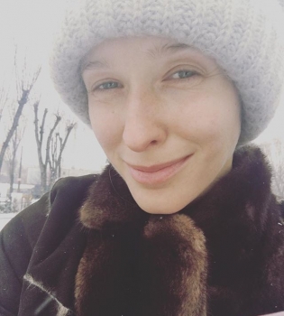 Зима на даче: беременная Катя Осадчая показала, как проводит выходные загородом