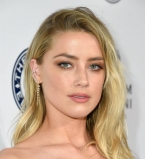 Эмбер Херд покорила публику соблазнительным нарядом