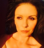 Мамина радость: Кэтрин Зета-Джонс показала взрослого сына